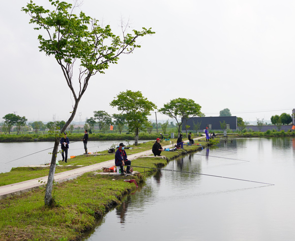 公司工會(huì)開展職工釣魚比賽 公司工會(huì)開展職工釣魚比賽